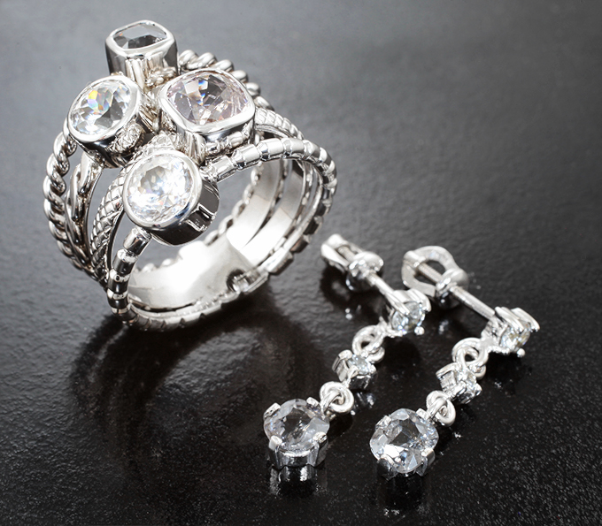 Золото Комплект со шпинелями 3,24 карата и цирконами