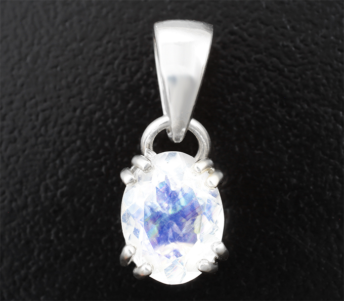 Серебро 925 Кулон с ограненным лунным камнем 1,47 карата