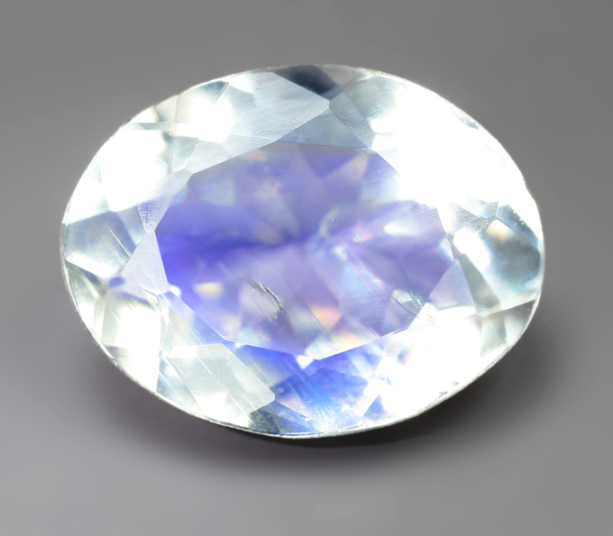 Кулон с ограненным лунным камнем 1,47 карата