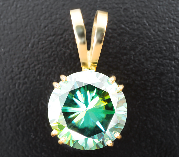 Золото Кулон с крупным голубовато-зеленым муассанитом 5,24 карата