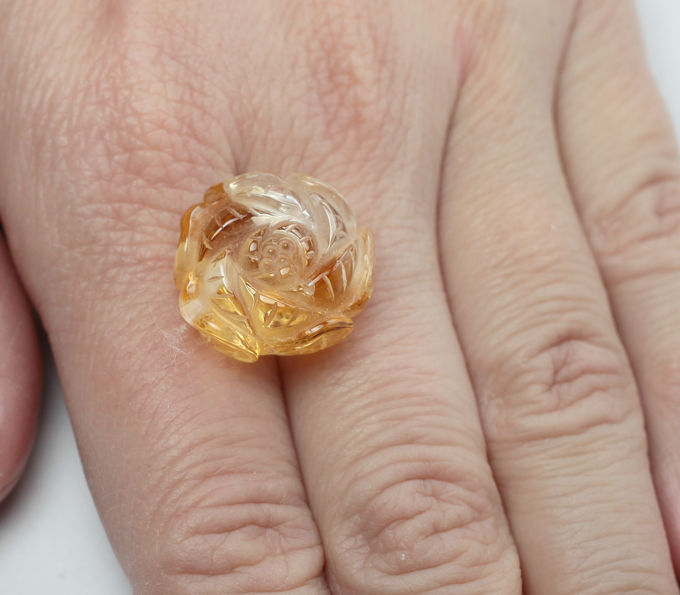 Крупный резной цитрин 26,79 карата