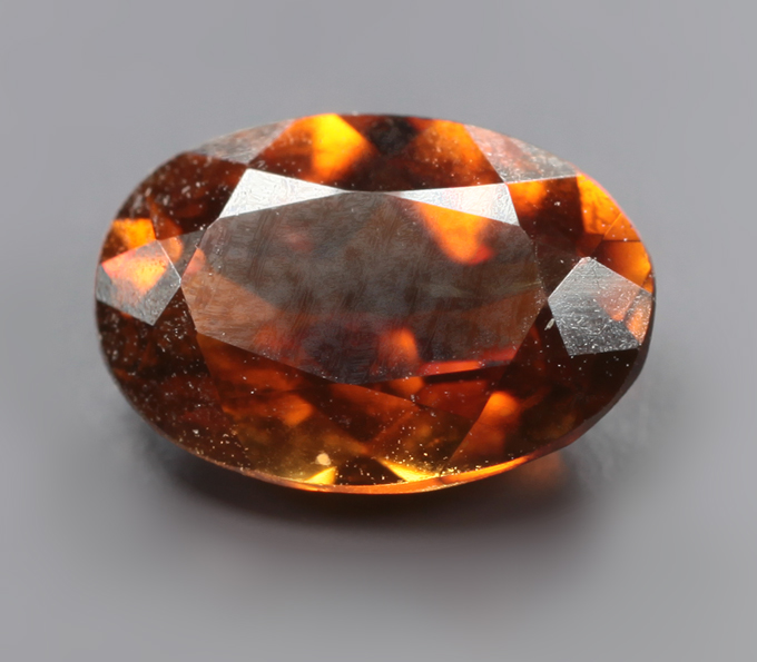 Желтовато-оранжевый турмалин 0,7 карата