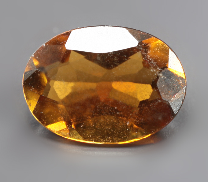 Оранжевато-желтый турмалин 0,68 карата