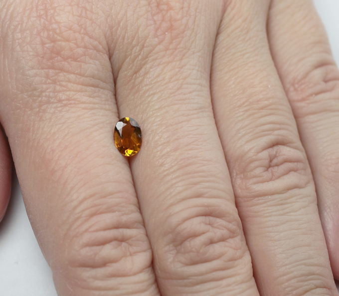 Оранжевато-желтый турмалин 0,68 карата