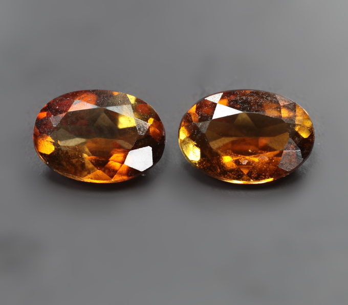 Пара желтовато-оранжевых турмалинов 1,32 карата