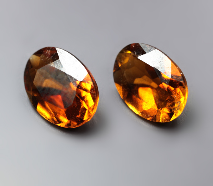 Пара желтовато-оранжевых турмалинов 1,37 карата