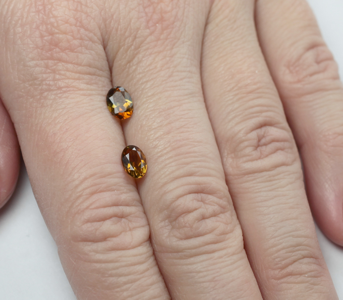 Пара зеленовато-желтых турмалинов 1,28 карата