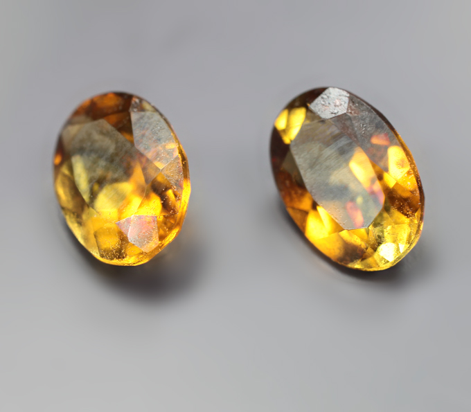 Пара оранжевато-желтых турмалинов 1,46 карата
