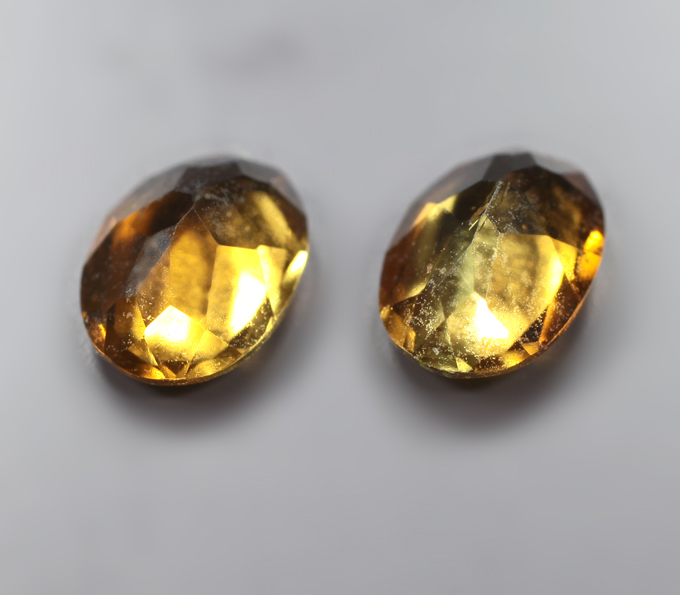 Пара оранжевато-желтых турмалинов 1,46 карата