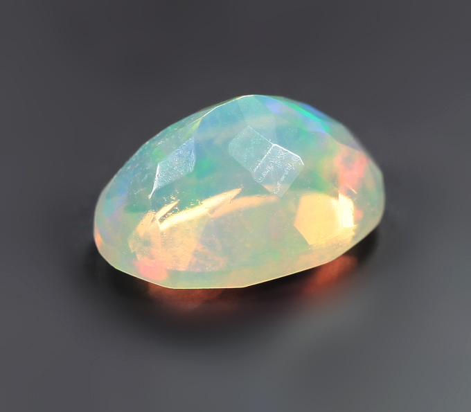 Ограненный эфиопский опал 1,66 карата