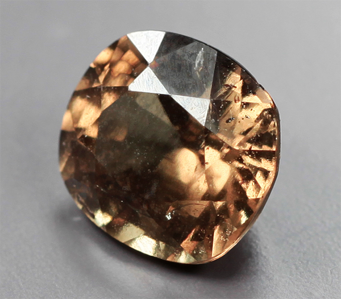 Гранат со сменой цвета 1,34 карата