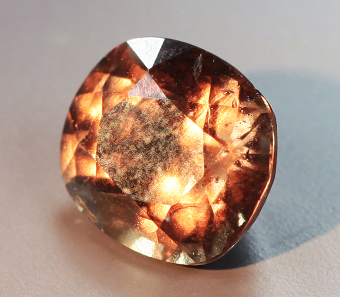 Гранат со сменой цвета 1,34 карата