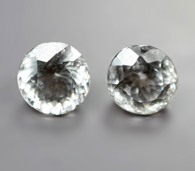 Пара бесцветных цирконов 3,35 карата