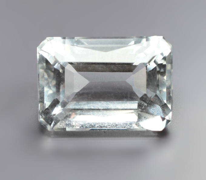 Чистейший крупный гошенит 9,74 карата