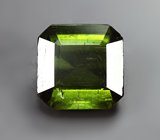 Крупный травянисто-зеленый турмалин 5,45 карата