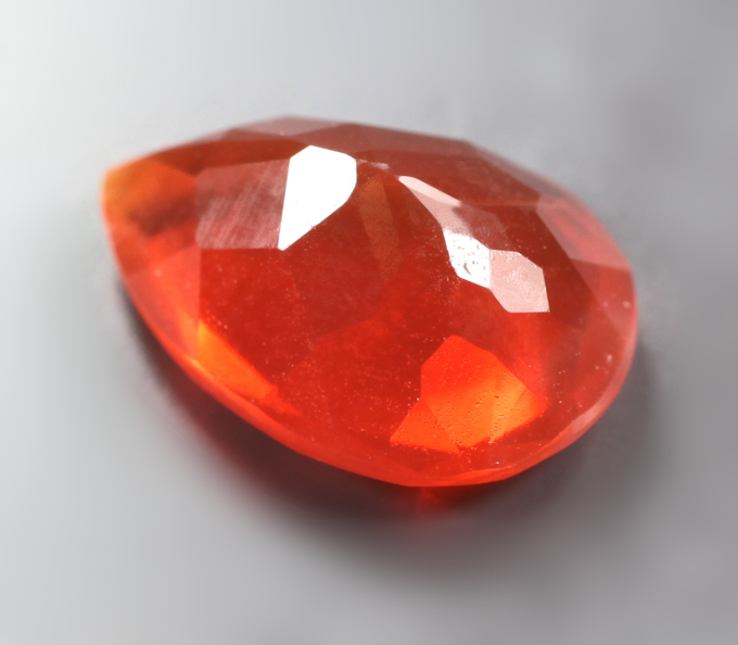Мексиканский ограненный «огненный» опал 1,77 карата