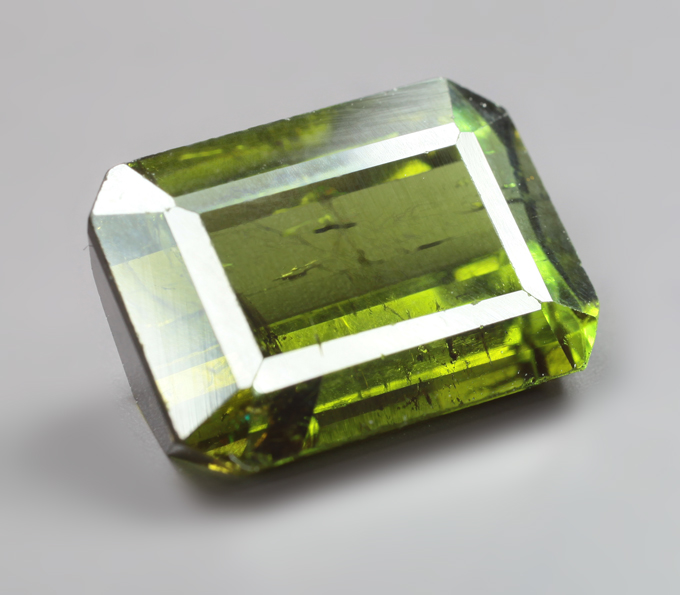 Желтовато-зеленый турмалин 5,59 карата