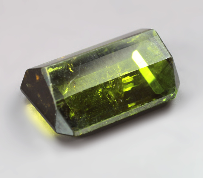 Желтовато-зеленый турмалин 5,59 карата