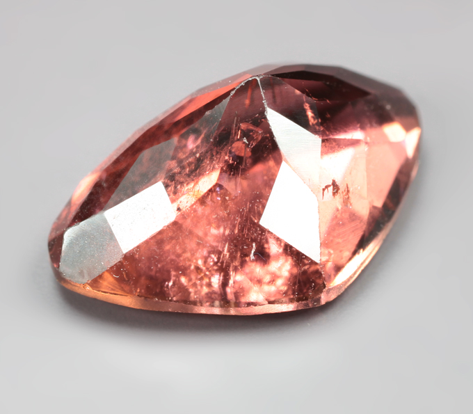 Красновато-оранжевый турмалин 4,1 карата