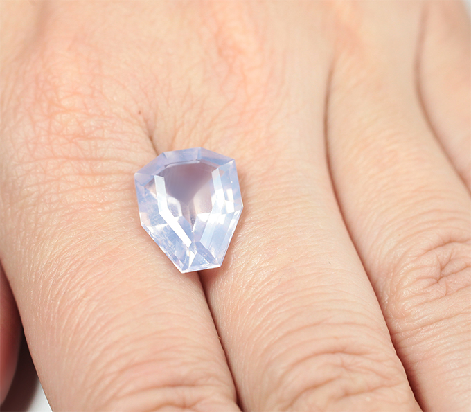 Лавандовый аметист авторской огранки 6,95 карата