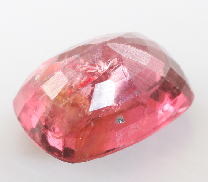 Ярко-красная шпинель 1,39 карата