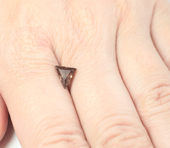 Редкая огранка! Гранат со сменой цвета 1,17 карата