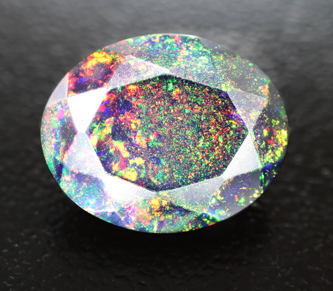 Кольцо с ограненным черным опалом 3,19 карата