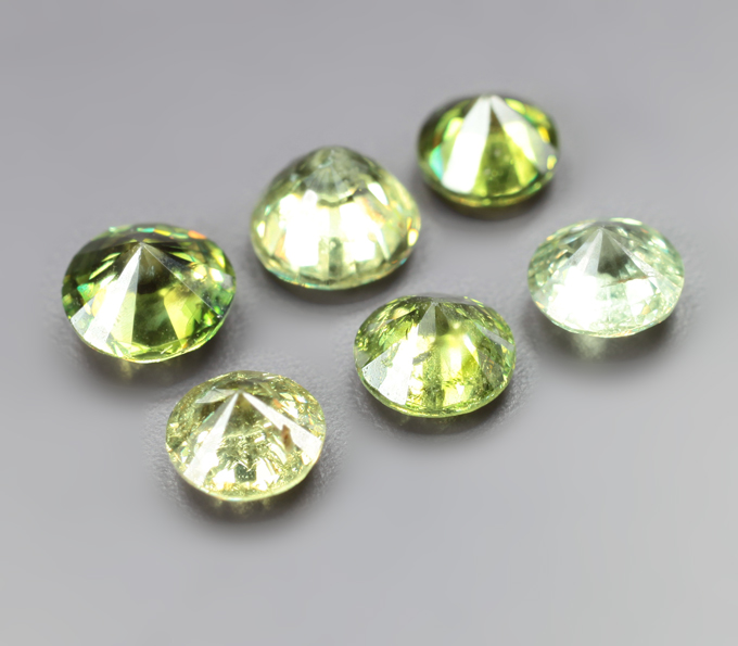 Набор из 6 демантоидов 1,03 карата