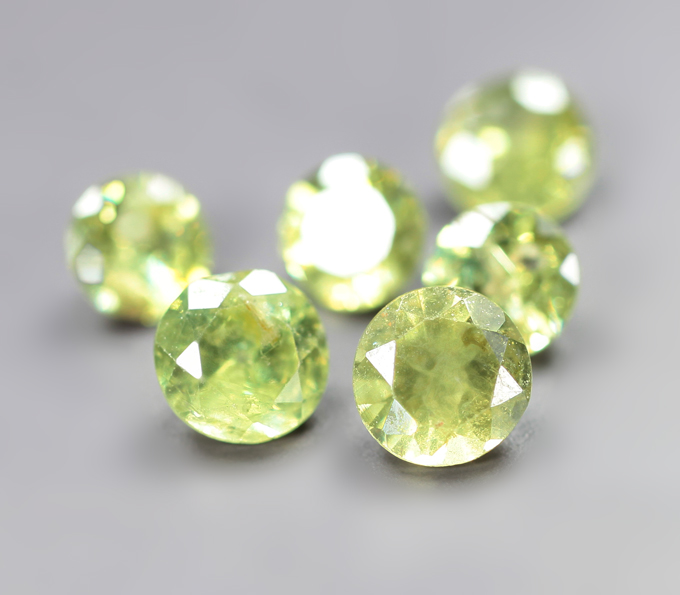 Набор из 6 демантоидов 0,97 карата