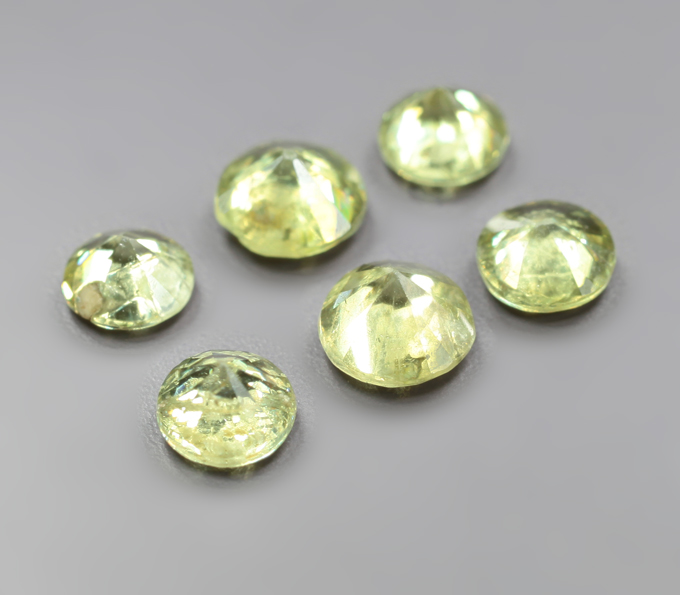 Набор из 6 демантоидов 0,97 карата