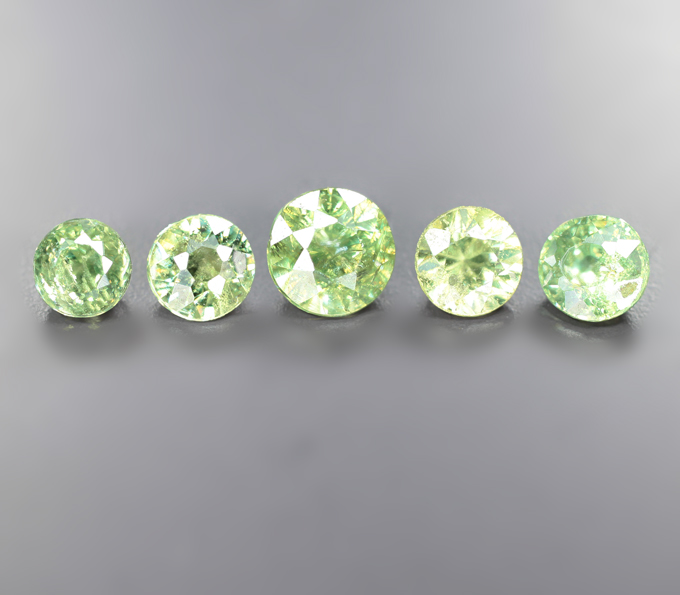 Набор из 5 демантоидов 0,8 карата