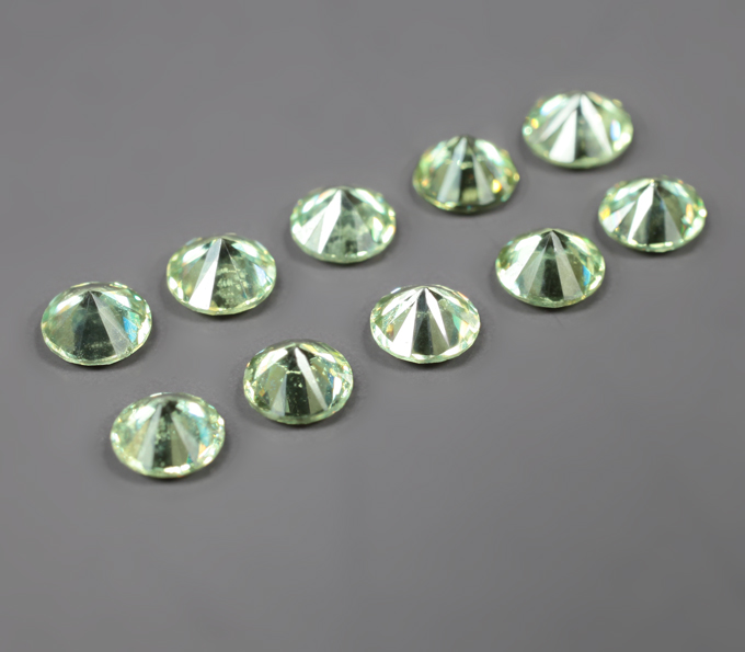 Набор из 10 демантоидов 0,77 карата