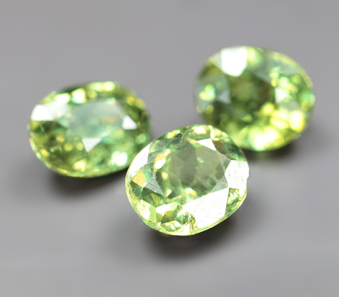 Высокая дисперсия! Крупный набор из 3 демантоидов 2,68 карата