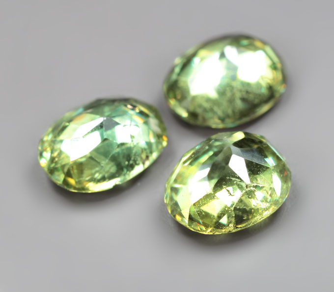 Высокая дисперсия! Крупный набор из 3 демантоидов 2,68 карата