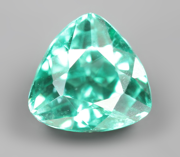 Топовый цвет! «Неоновый» апатит 1,32 карата