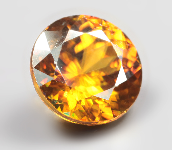 Насыщенно-желтый сфен 1,13 карата