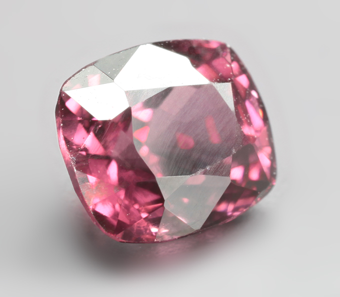 Красная шпинель 1,03 карата