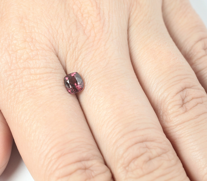 Красная шпинель 1,03 карата