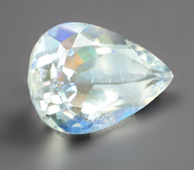 Ограненный лунный камень 1,51 карата