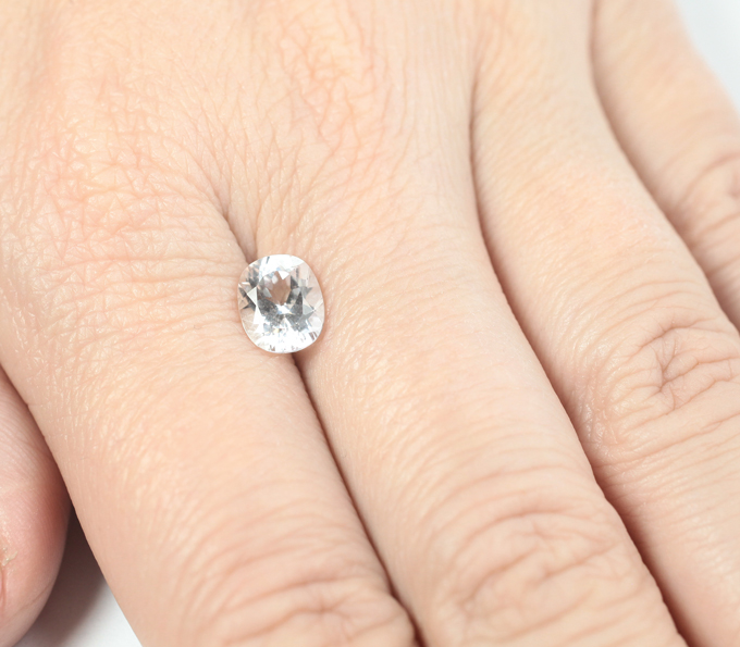 Редкий данбурит 1,59 карата