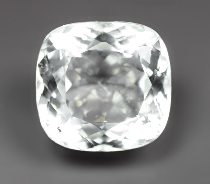 Чистейший крупный гошенит 8,84 карата