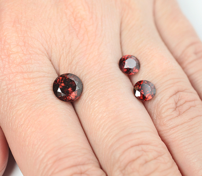 Набор из 3 оранжевых цирконов высокой чистоты 6,89 карата