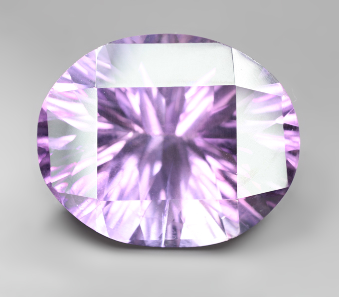 Крупный аметист лазерной огранки 33,41 карата