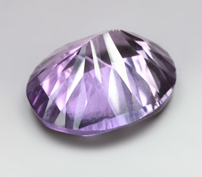 Крупный аметист лазерной огранки 33,41 карата