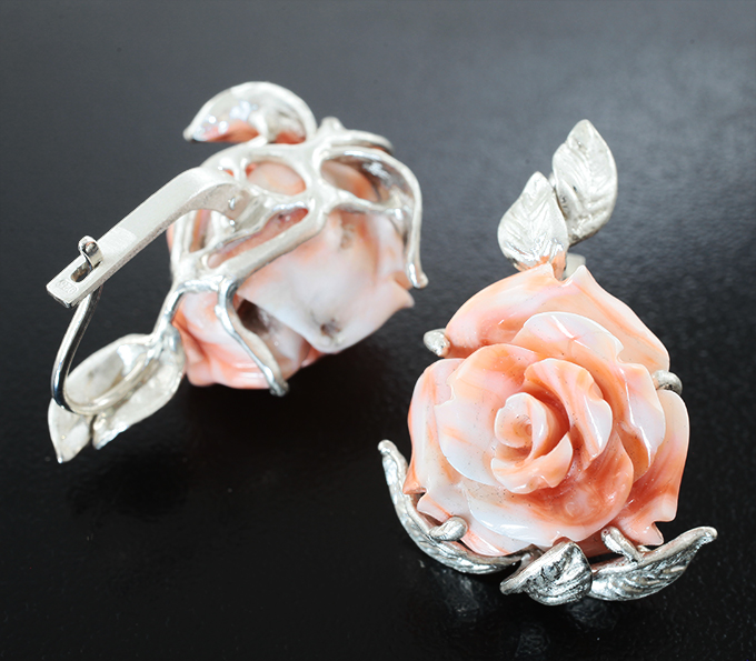 Комплект с резным кораллом 80,05 карата 