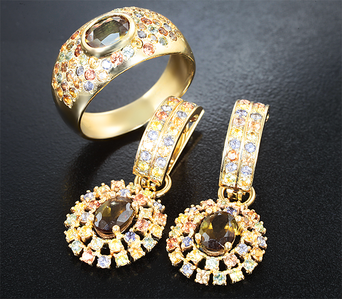 Золото Комплект с андалузитами 2,62 карата и разноцветными сапфирами