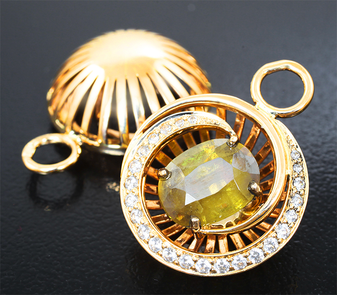 Комплект с желтыми сфенами 11,26 карата и бесцветными цирконами