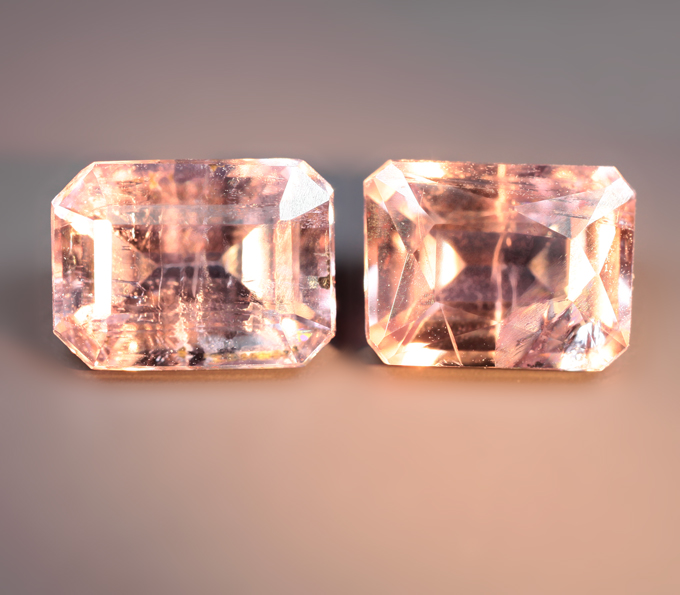 Редкая пара зултанитов 2,87 карата