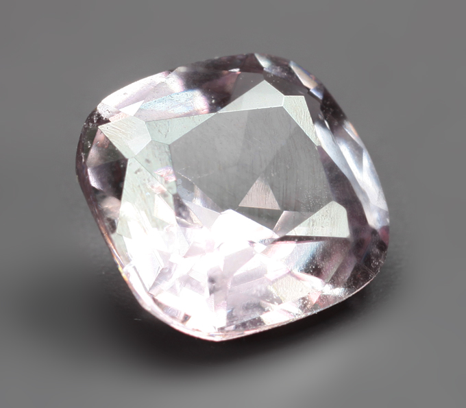 Зултанит 1,19 карата