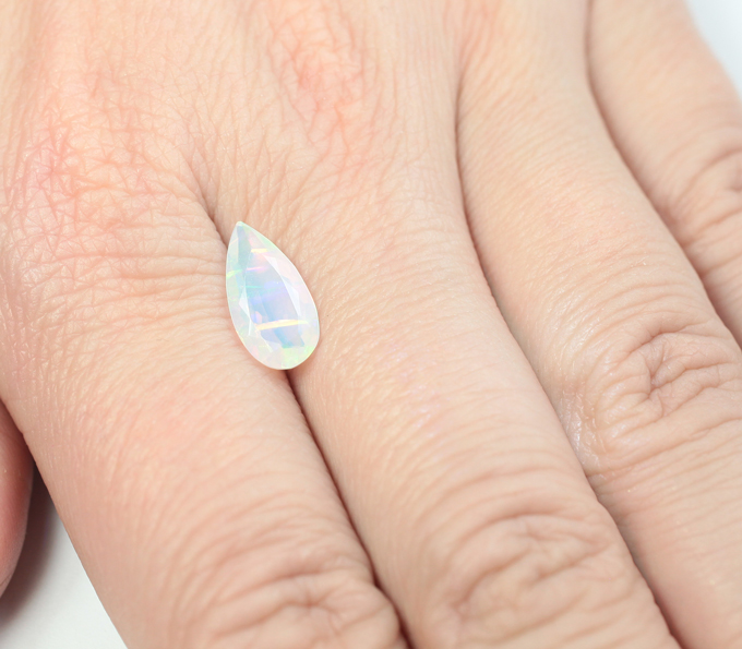 Ограненный эфиопский опал 1,2 карата